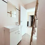 Parisian Romantic - 4 Pers - Wifi شقة شاتو